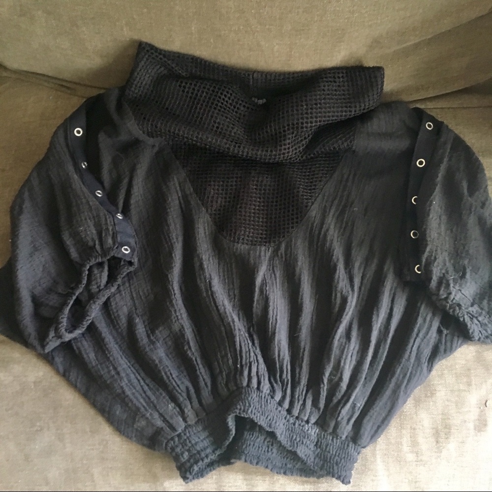 Vintage 80’s Stoplight Black Mesh & Snap crop top!